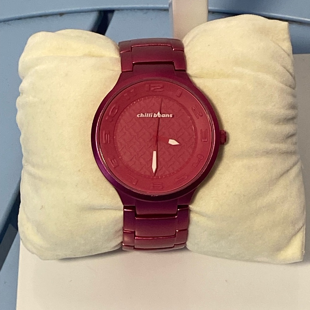 Chillibeans Bold Red Metal Statement Watch – Brazilian Design